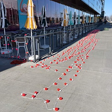 Dcoration-terrasse-restaurant-Laval-effet-wow-en-lumires-roses 3